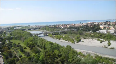 Le Var est un fleuve qui ne coule pas dans le département du Var.