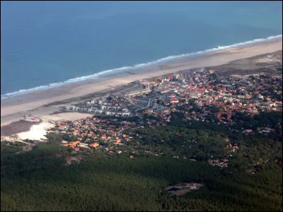 Quelle est cette petite ville de 5 000 habitants, station baln&eacute;aire sur l'Atlantique ?