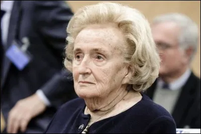 C'est une femme qui est connue pour avoir été l'épouse de l'un des présidents de la Ve République française :