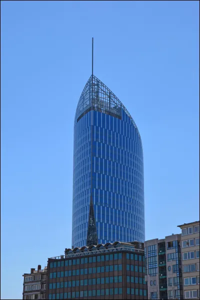 Cette tour, appelée "Tour des Finances", est la plus haute de Wallonie. Dans quelle ville belge se situe-t-elle ?