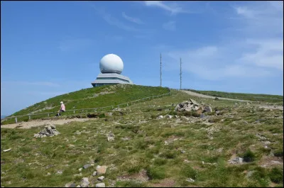 Le Grand Ballon est le plus haut sommet du massif vosgien.