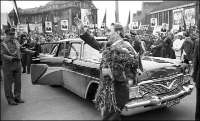 Quelle est l'auto officielle du camarade Brejnev en 1974 ?