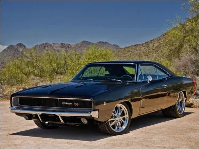 Produite à partir de 1966 et icône de films américains, la Dodge Charger était une muscle car rivale des célèbres Mustang et Camaro. Elle est impressionnante avec sa large calandre noire. Quelle est sa digne héritière ?