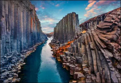 Si vous visitez un lieu et que vous donnez votre avis par la suite, de quoi s'agit-il ?