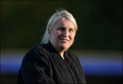 Quel trophée cette femme a-t-elle remporté ?