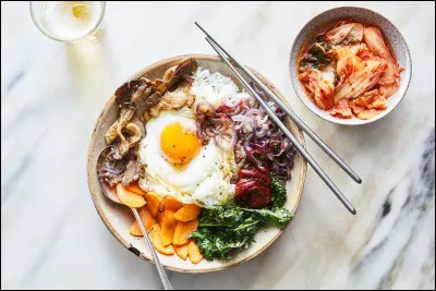 Ceci est un plat incontournable pour un voyage en Corée. Quel est son nom ?