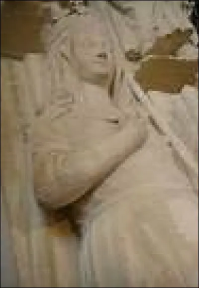 Quelle chanteuse française avait pour véritable nom Faquet ?