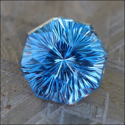 Quelle pierre précieuse est de couleur bleue ?