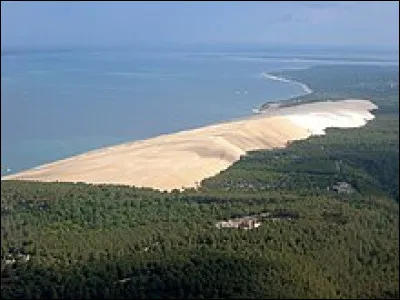 Quelle est cette petite région, correspondant à une partie des Landes de Gascogne, située dans le sud-ouest du département ?