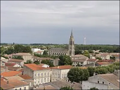 Quelle est cette sous-préfecture de 5 800 habitants, petite capitale de la région du Médoc ?