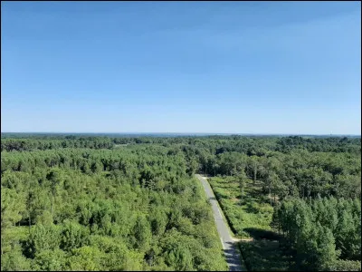 A quelle altitude situez-vous le point culminant du département ?