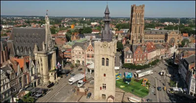 Quelle est cette ville de 25 000 habitants, sous-préfecture du département, située en bordure de l'ancien bassin houiller, dans la plaine de la Lys ?