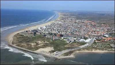 Quelle est cette ville de 13 300 habitants, station balnéaire connue pour sa très grande plage, située en bordure de la baie d'Authie ?