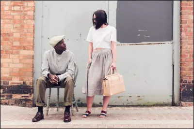 Qui chante "On les appelle bourgeois bohêmes / Ou bien bobos pour les intimes / Dans les chansons de Vincent Delerm / On les retrouve à chaque rime..." en 2006 ?