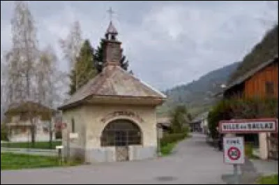 Pour finir, je vous attends devant la chapelle des Pr&eacute;vi&egrave;res, &agrave; Ville-en-Sallaz. Commune de l'arrondissement de Bonneville, dans l'aire d'attraction de Gen&egrave;ve-Annemasse, elle se situe dans le d&eacute;partement ...