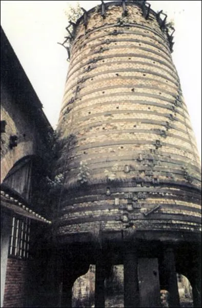 Comment s'appelle l'ouverture suprieure d'un haut-fourneau ?