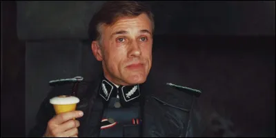 4. Hans Landa : Colonel membre de la SS, digne d'un Sherlock Holmes nazi, quel est le surnom de Hans Landa, l'antagoniste principal de Inglourious Basterds ?
