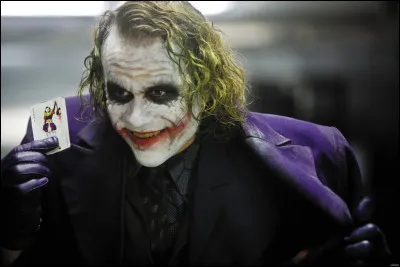 2. Le Joker : Ce méchant dérangé mentalement et connu de tous, le fameux ennemi juré de Batman.
Qui l'incarne dans le film The Dark Knight de 2008 ?