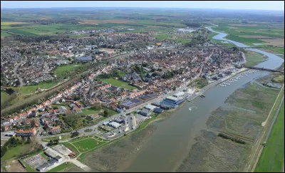 Quelle est cette ville de 10 000 habitants située à l'embouchure de la Canche ?