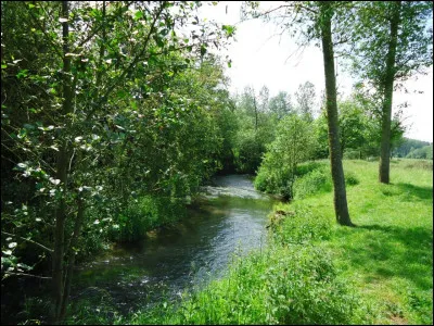 Quel est ce fleuve côtier, long de 108 km, qui prend sa source dans le département de la Somme puis coule vers le nord-ouest en matérialisant la limite entre la Somme et le Pas de Calais, avant de se jeter dans la Manche ?