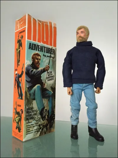 Quel était le nom de cette figurine articulée représentant divers rôles militaires et professions ?