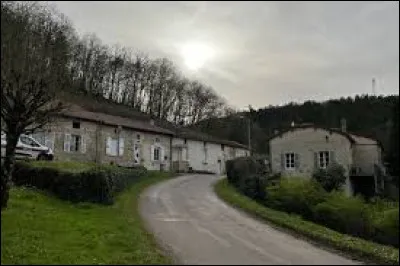 Je vous emmène maintenant dans le Grand-Est, à Charmes-en-l'Angle. Petit village de 6 habitants, dans l'arrondissement de Saint-Dizier, il se situe dans le département ...