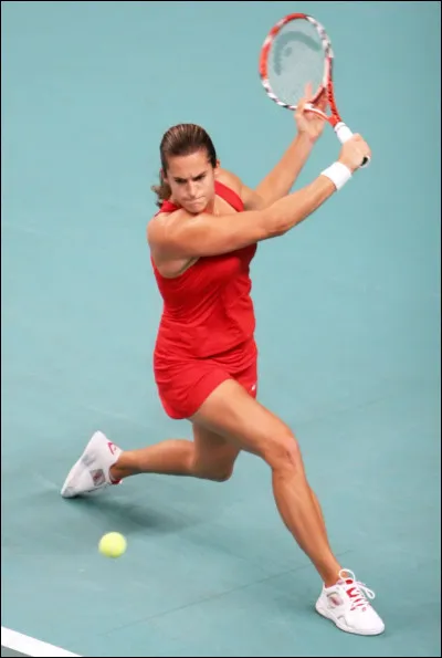 Qui est cette célébrité dont les initiales sont A.M., joueuse, entraîneuse et dirigeante de tennis française ?