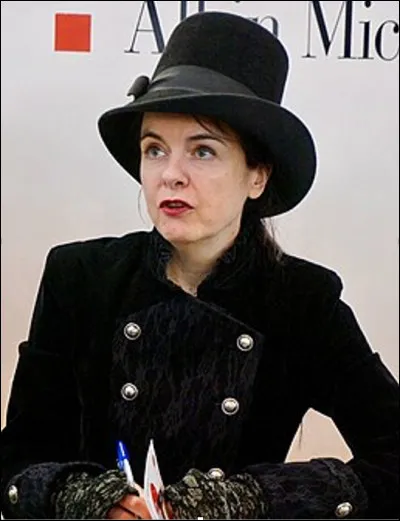 Qui est cette célébrité dont les initiales sont A.N., romancière belge prolifique qui écrit un ouvrage par an depuis 1992 ?