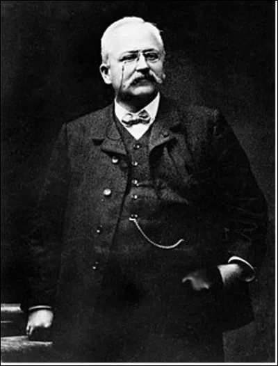 Qui était cette célébrité dont les initiales sont A.P., ingénieur centralien français qui a lancé Peugeot dans l'ère de l'automobile et la bicyclette ?