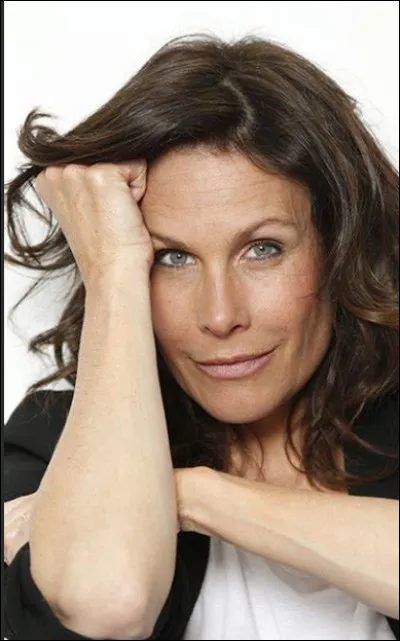 Qui est cette célébrité dont les initiales sont A.V., actrice, autrice et réalisatrice française ?