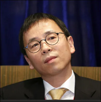 Qui est cette célébrité dont les initiales sont A.X., célèbre économiste chinois spécialiste de l'Asie ?