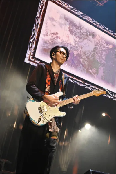 Avec qui forme-t-il ce duo ?