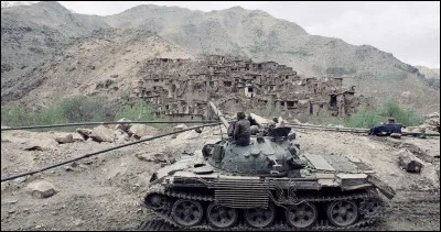 En quelle année l'Union soviétique a-t-elle envahi l'Afghanistan, un événement clé de la guerre froide ?