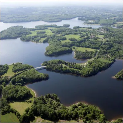 Quel est ce lac artificiel de 3,3 km², alimenté par la Couze, situé au nord de Limoges ?