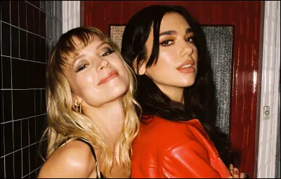 Quelle chanson est interprétée par Angèle et Dua Lipa : "Peut-être qu'avec du temps, ça partira / Et pourtant, et pourtant, et pourtant, je ne m'y vois pas / Comme un médicament, moi, je suis rien sans toi / Et je sais que, je sais que je perds du temps dans tes bras" ?