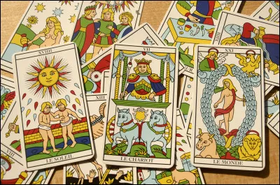 Combien de cartes comprend le jeu de tarot ?