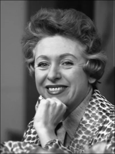 Henriette Ragon, dite Patachou, était une :