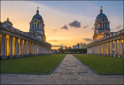 Le quartier de Greenwich est connu pour ses grands parcs et sa vue sur la City. Il est surtout connu pour être traversé par le méridien 0° longitude. Il y a donc un observatoire réputé. Quel autre pays cette ligne imaginaire traverse-t-elle ?
