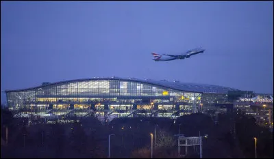 Combien y a-t-il d'aéroports aux alentours de la ville de Londres ?