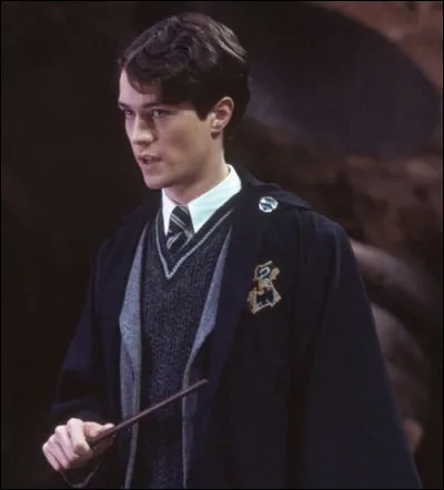 N°8 : Tom Jedusor 
Quelle est sa date de naissance ?