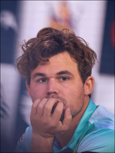Qui est ce célèbre joueur d'échecs norvégien, actuel numéro 1 mondial ?