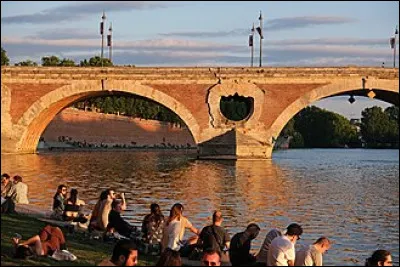 Quel fleuve traverse Toulouse ?