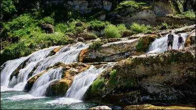 La source de l'Ain est situ&eacute;e &agrave; 681 m&egrave;tres d'altitude dans...