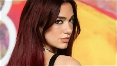 Dua Lipa a fait un duo sur la chanson "Fever" avec Louane.