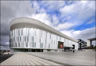 Avec 45 000 places, la Défense Arena de Paris est la plus grande salle omnisports au monde.