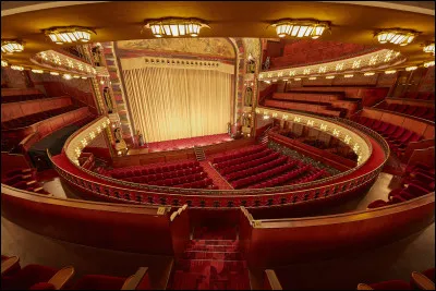 Avec 1 880 places, Tuschinski Pathé cinéma à Amsterdam et la plus grande salle de cinéma du monde