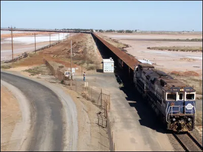 Avec 682 wagons pour une longueur de 7,3 km le train minier "BHP iron" en Australie est le plus grand train mondial.