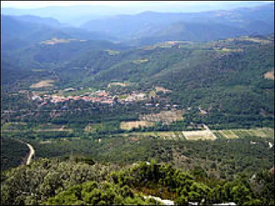 Quelle est cette petite région, située sur la partie sud des Corbières et correspondant au bassin supérieur de l'Agly ?