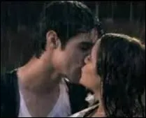 Quels sont les prnoms des acteurs qui s'embrassent ?