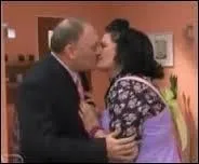 Quels sont les prnoms des personnages qui s'embrassent ?